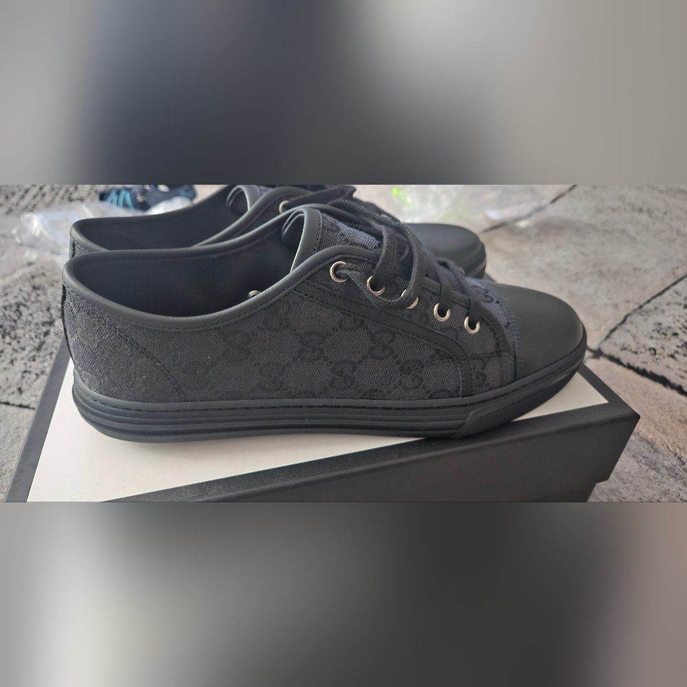 Gucci all blk canvas shoes